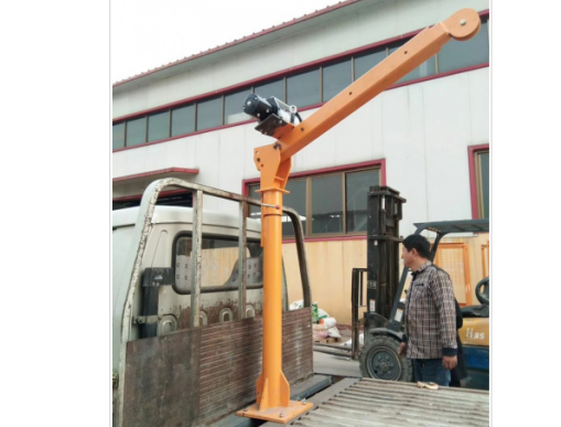 暖陽照方田民盼豐收年,室外吊運機輕松保春耕